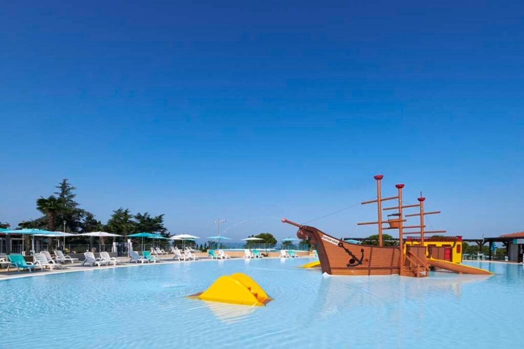 Easyatent Safari Tent Park Умаг Екстериор снимка