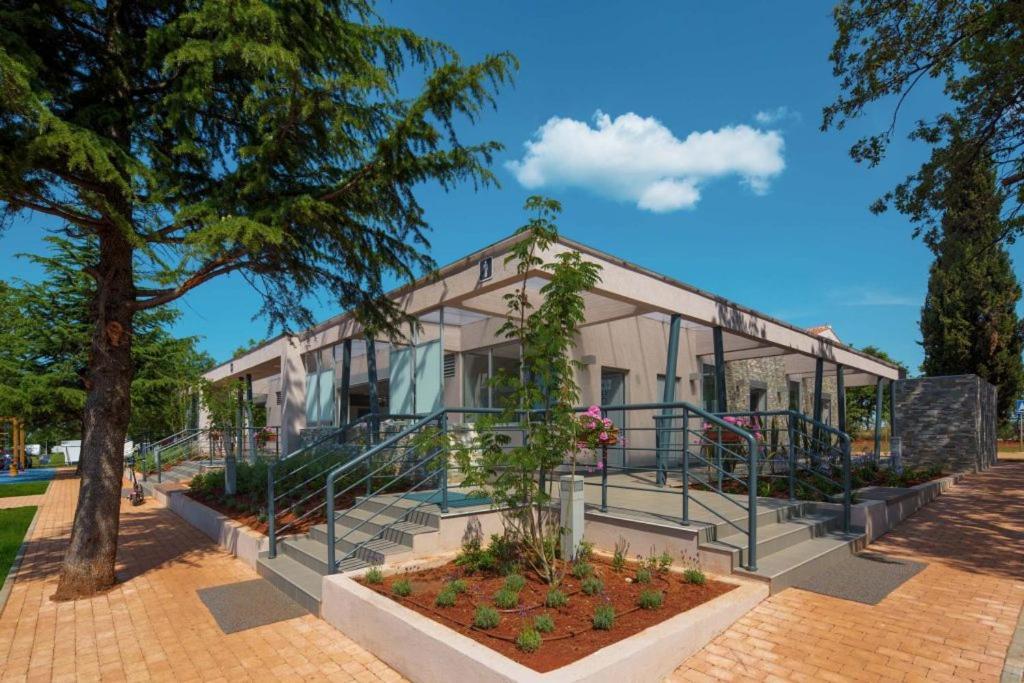Easyatent Safari Tent Park Умаг Екстериор снимка